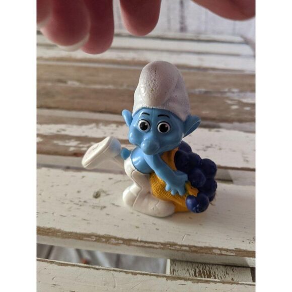 Peyo vintage Smurf greedy PVC 2011 McDonald's toy - Picture 1 of 7